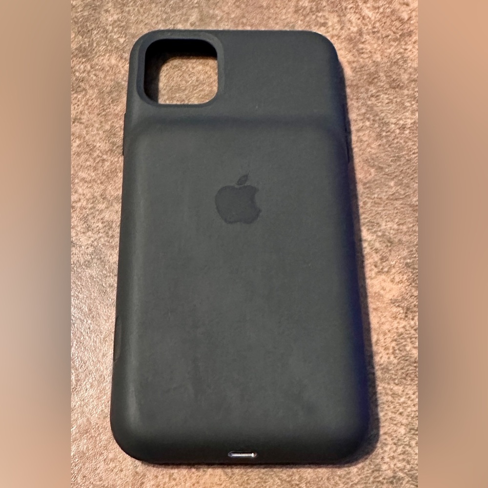 SOLD! LIKE NEW Apple iPhone 11 Pro Max Smart Battery Case (Black)